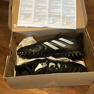Adidas soccer turf shoes size 7.5 brand new